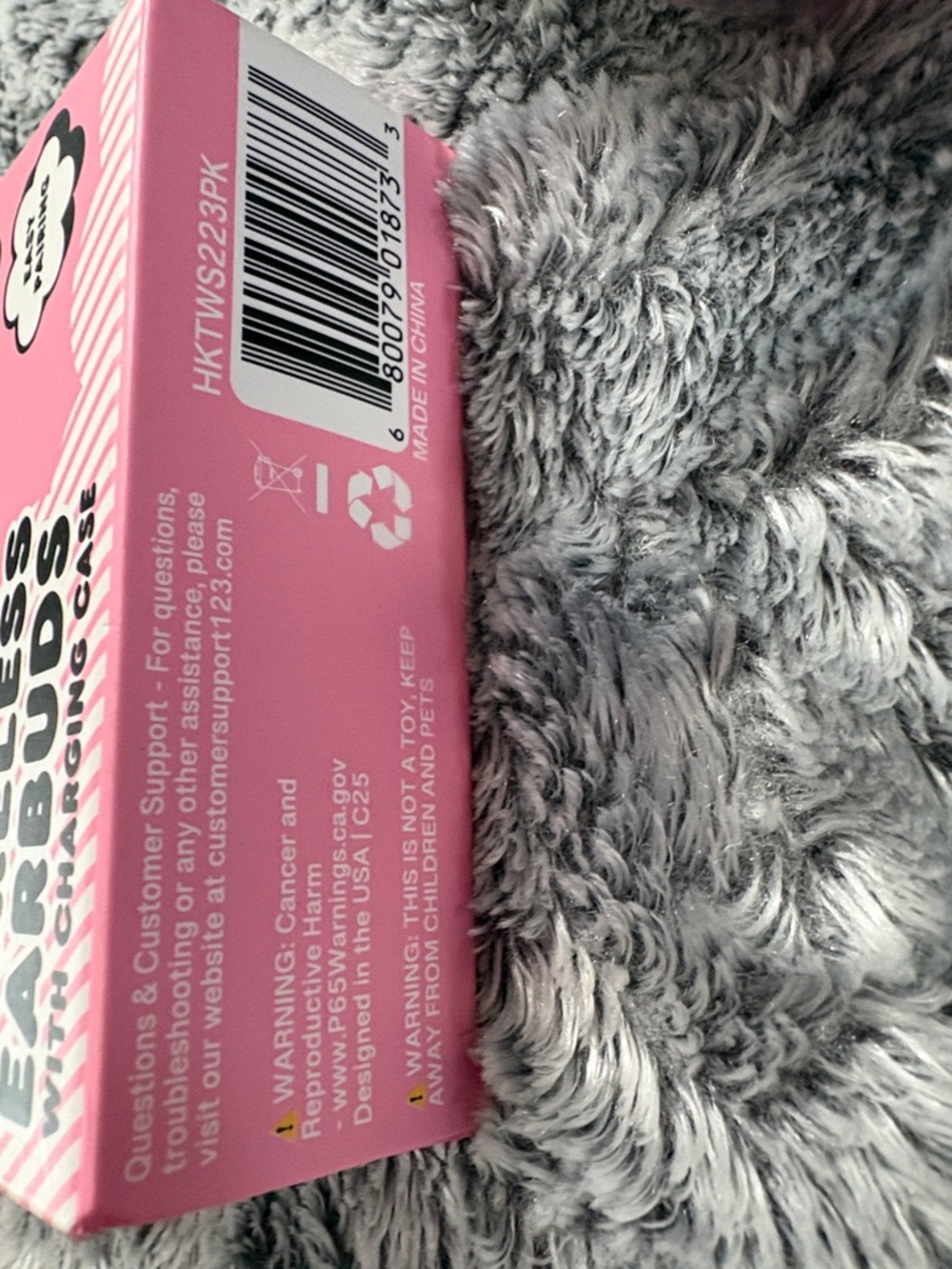 Hello Kitty Earbuds - Picture 8 of 11